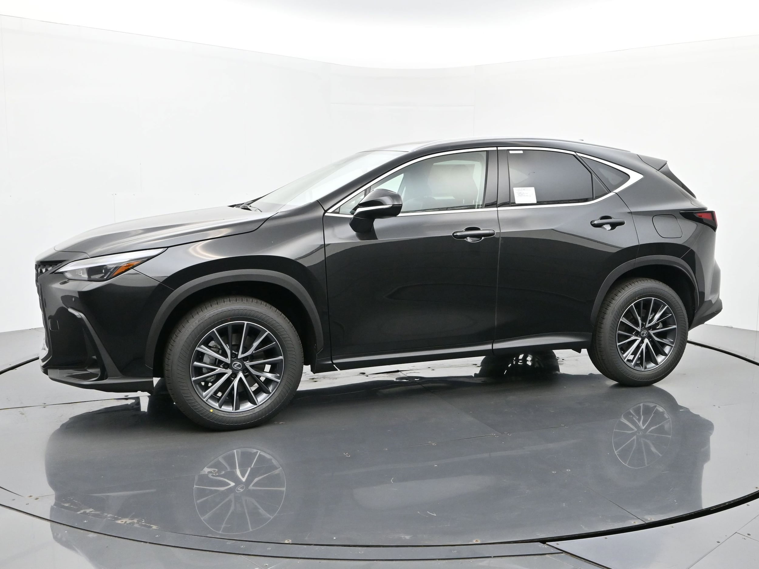 2026 Lexus NX 350 photo 2