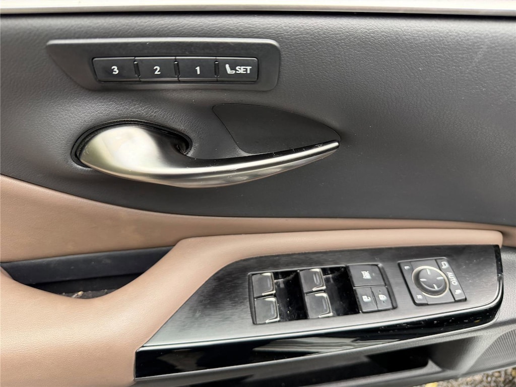 Used 2024 Lexus ES 250 Sedan