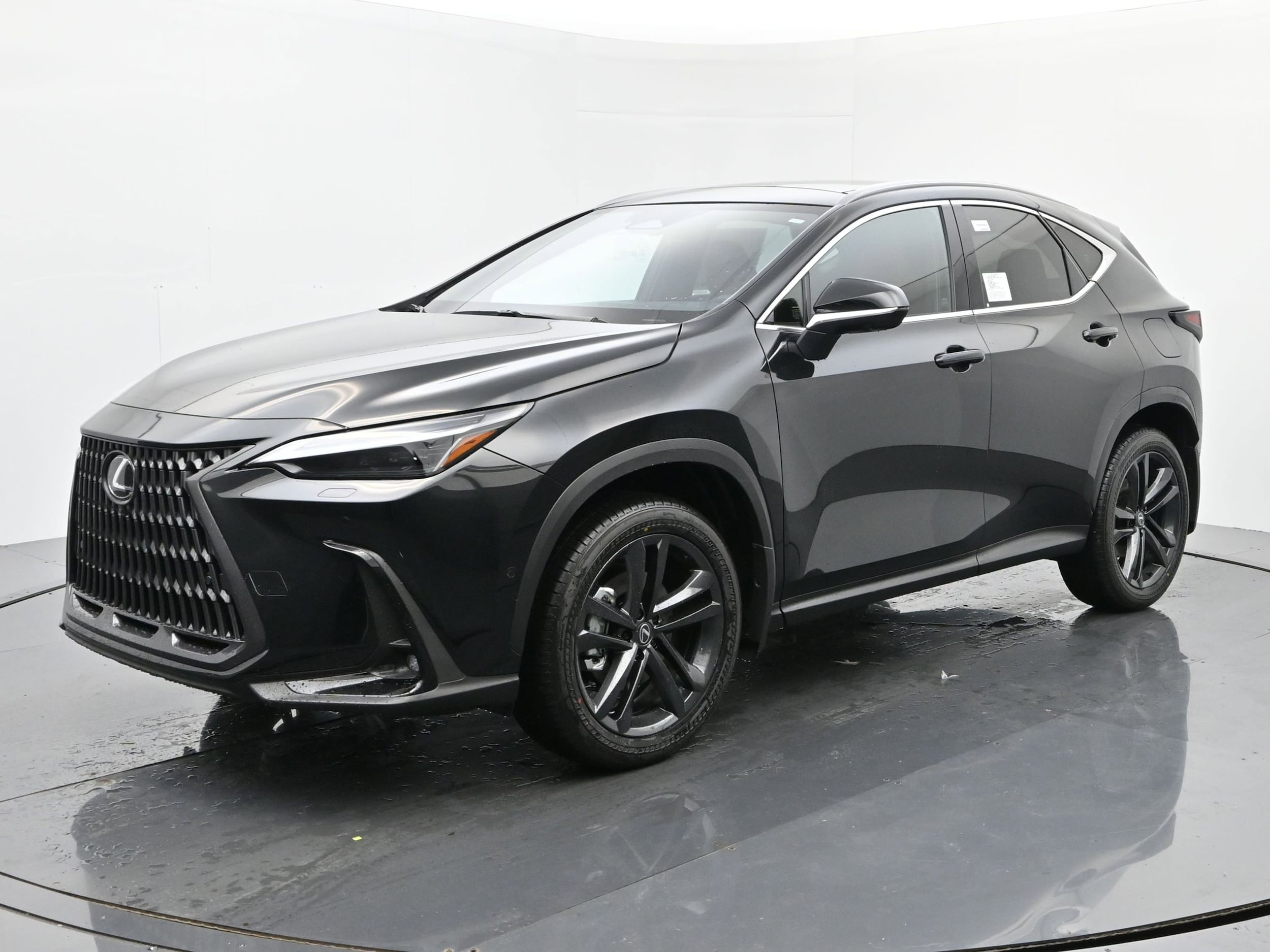 2026 Lexus NX PHEV 450h+'s photo