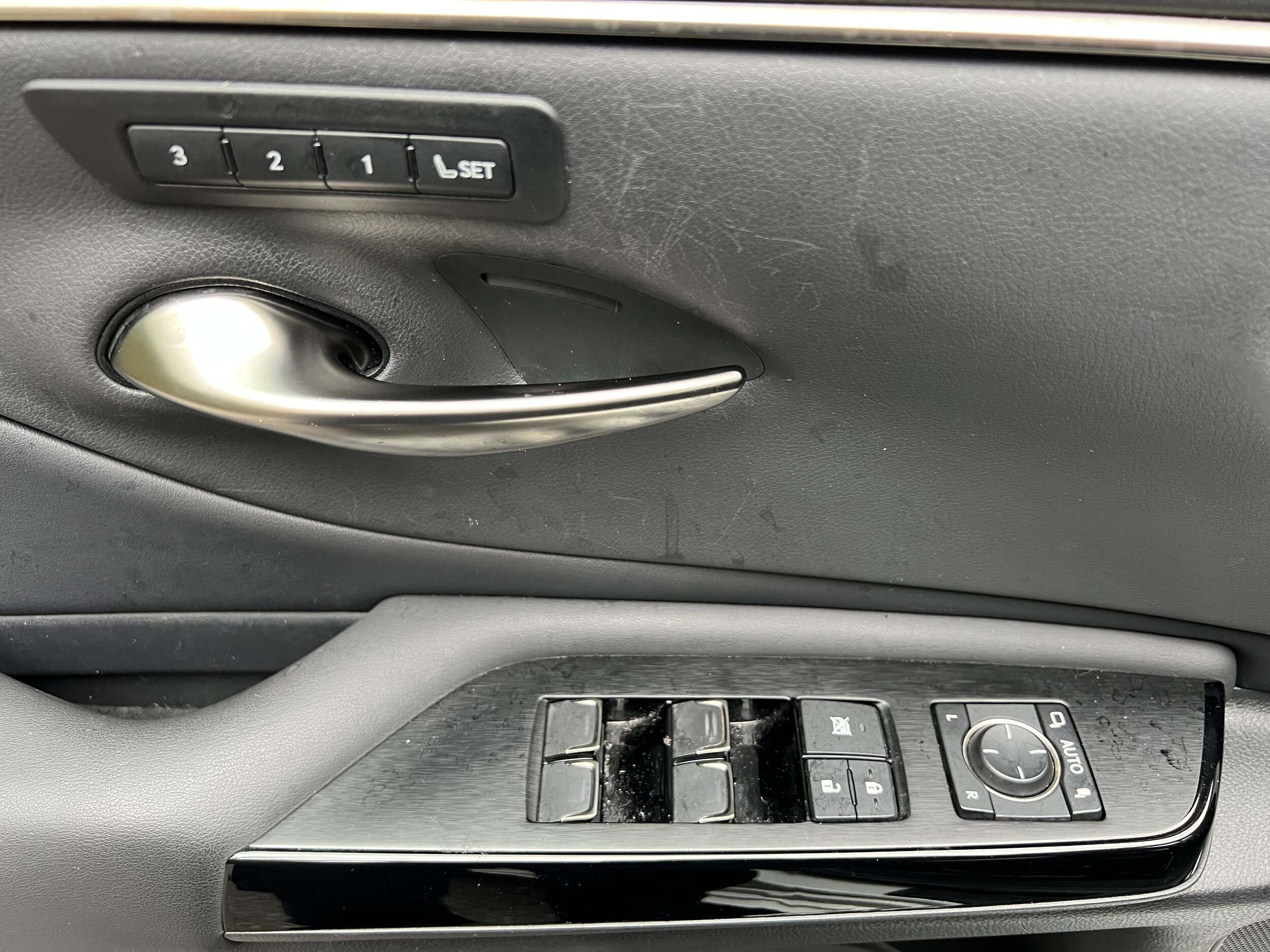 2023 Lexus ES 350 photo 3