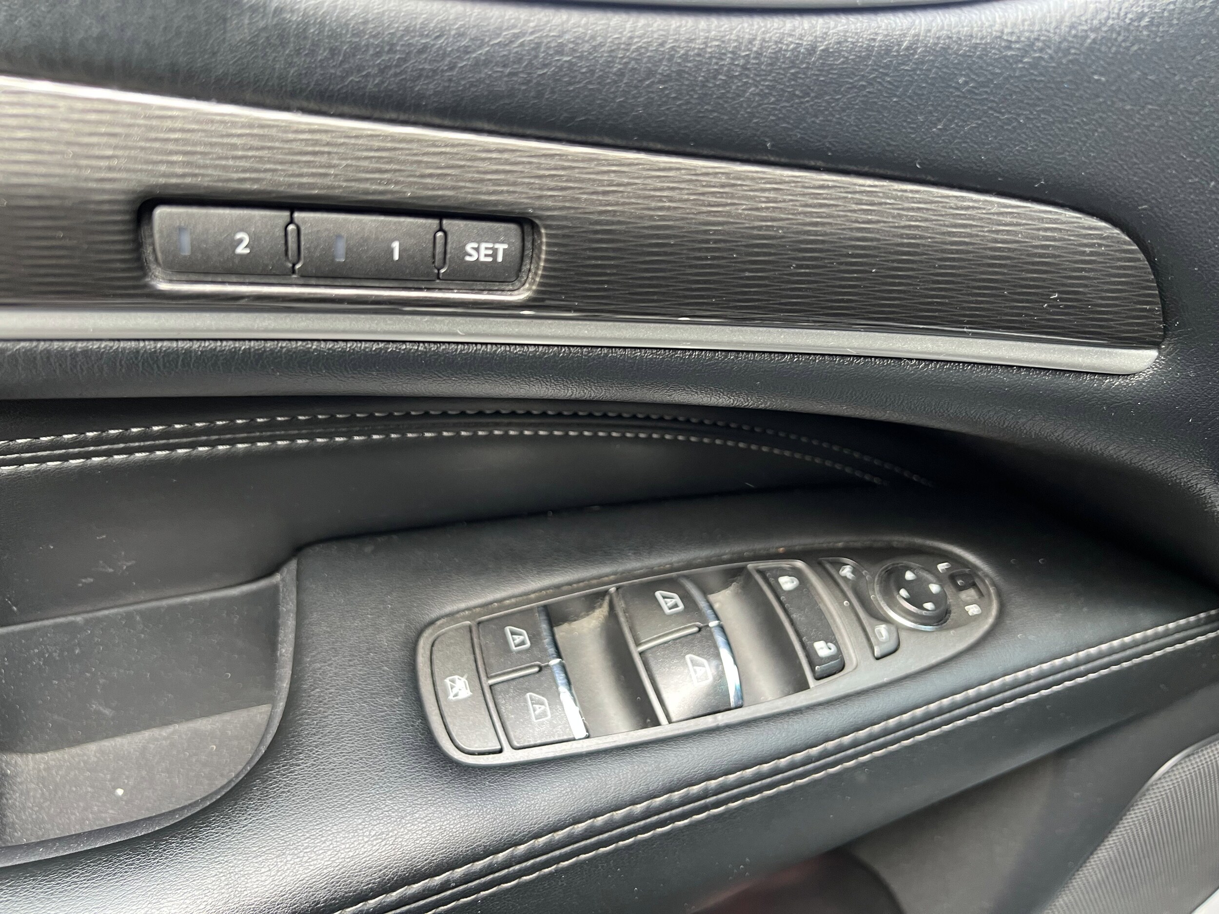 2017 Infiniti QX60 Base photo 3