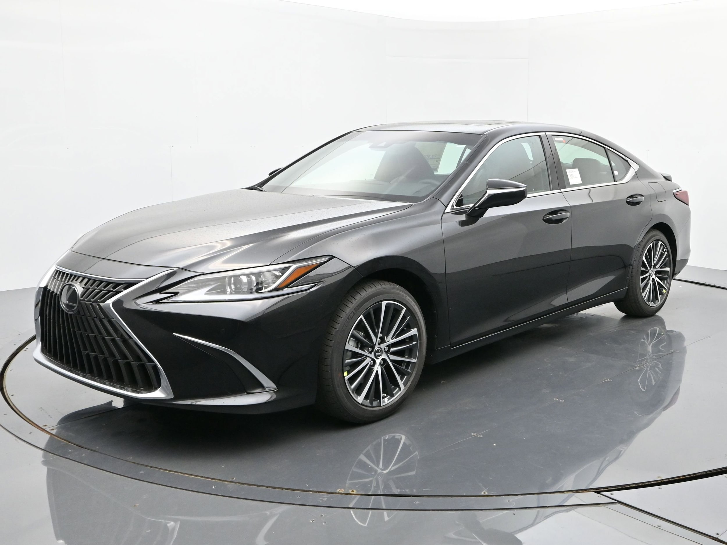2025 Lexus ES Hybrid 300h's photo