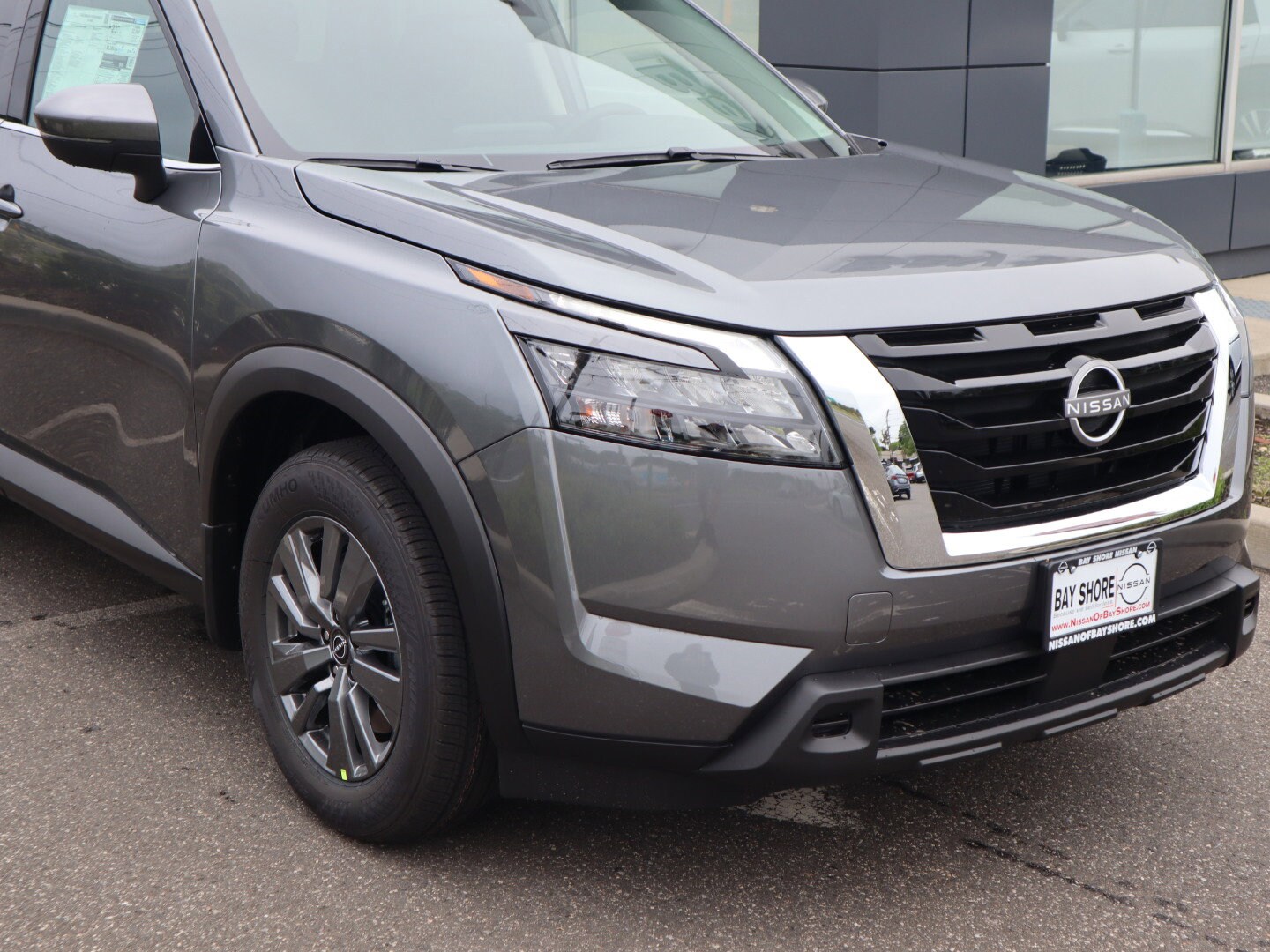 2025 Nissan Pathfinder SV photo 4