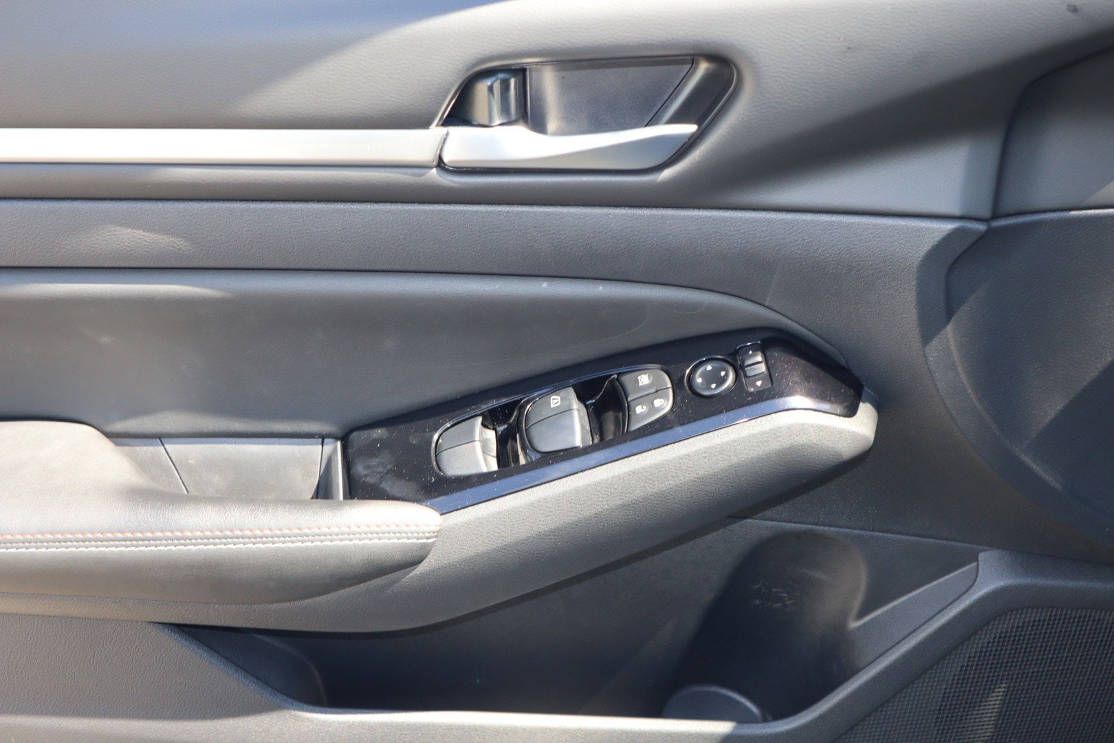 2025 Nissan Altima SR - Photo 19