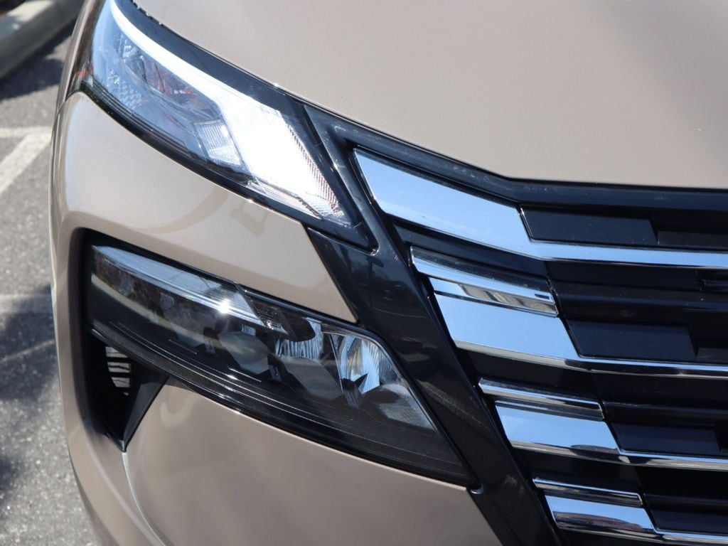 2025 Nissan Rogue SV - Photo 12