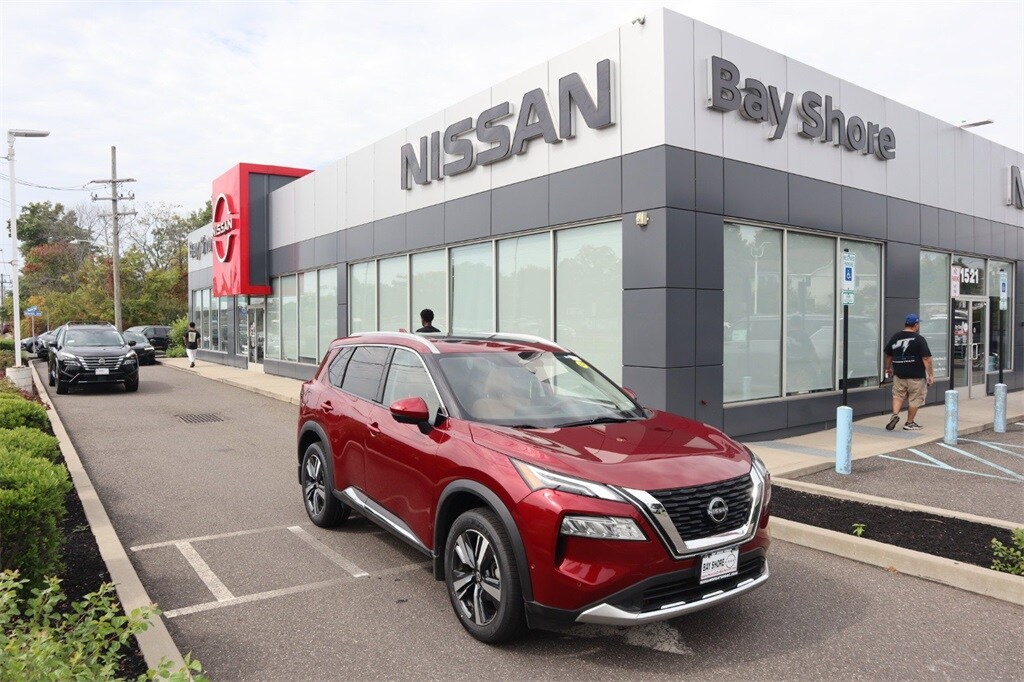 2023 Nissan Rogue Platinum photo 2
