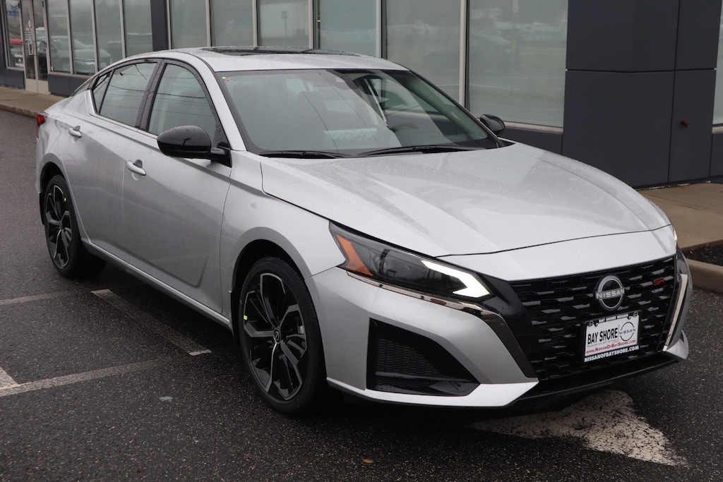 New 2025 Nissan Altima SR Sedan