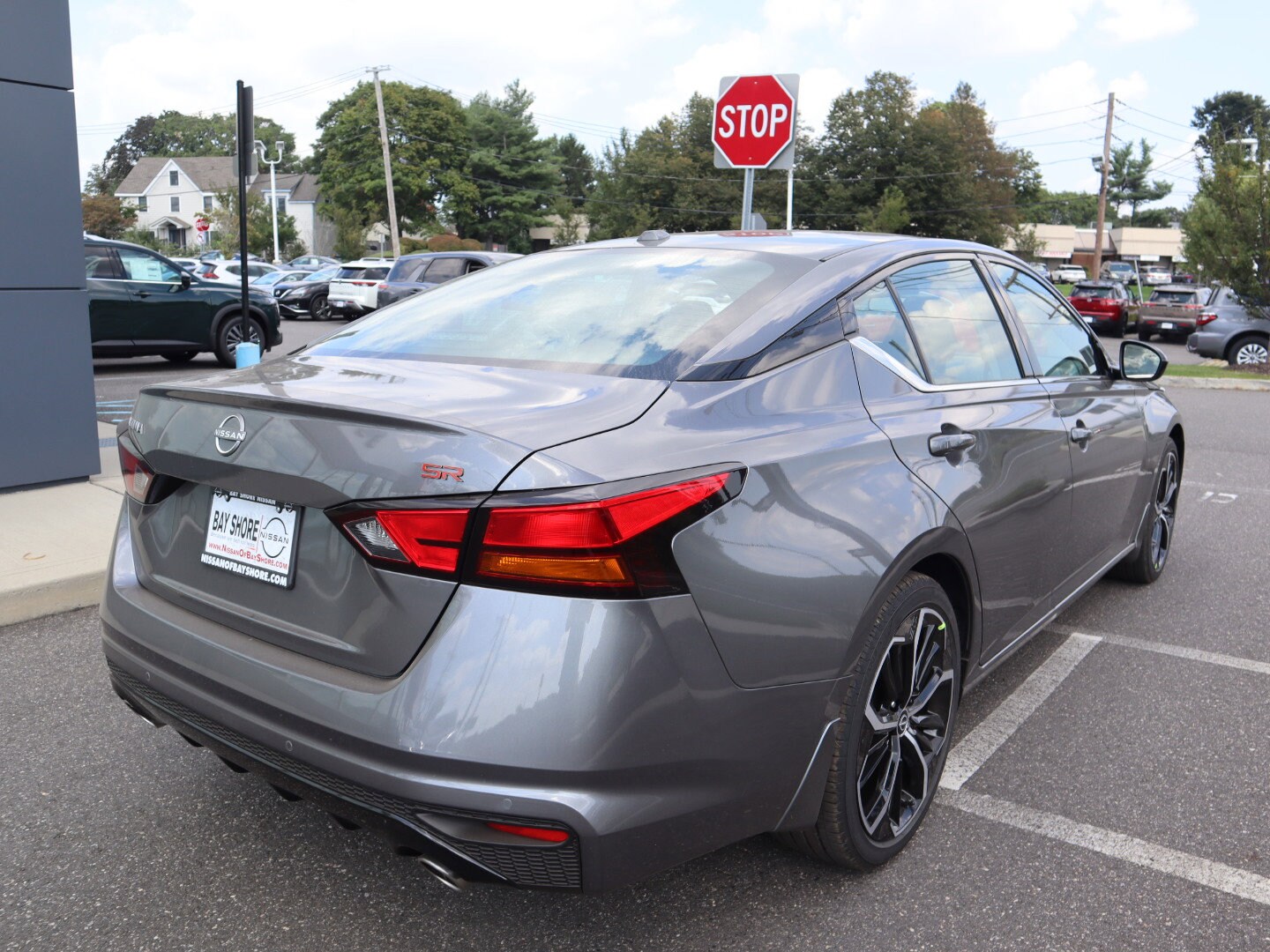 2025 Nissan Altima SR photo 3