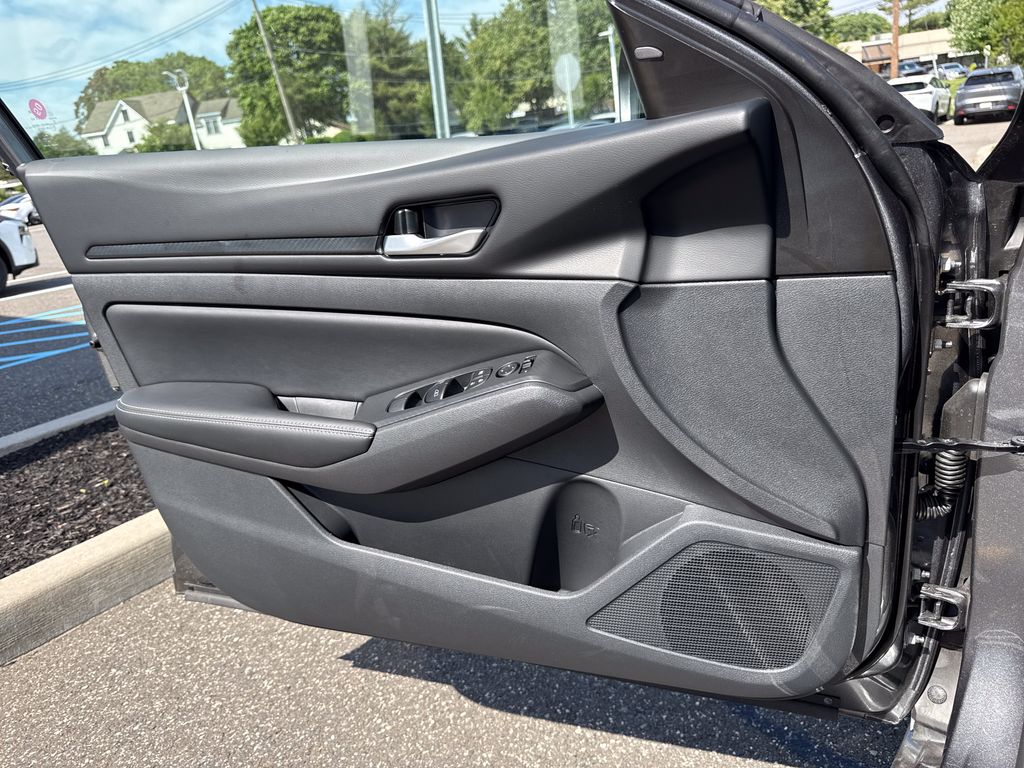 2025 Nissan Altima SV - Photo 25