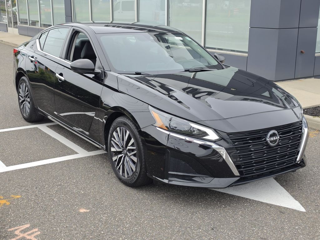 Used 2024 Nissan Altima 2.5 SV Sedan