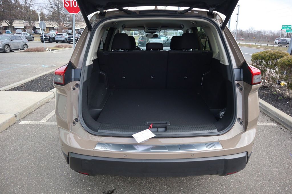 2025 Nissan Rogue SV - Photo 29