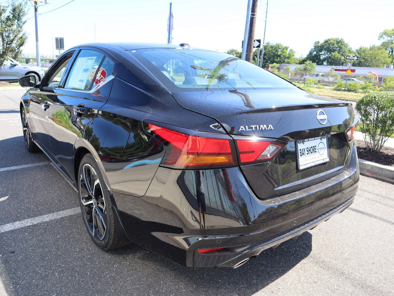 2025 Nissan Altima SR - Photo 6