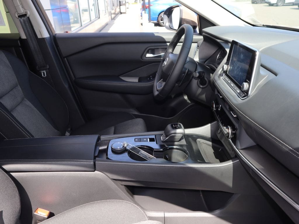 2025 Nissan Rogue SV - Photo 24