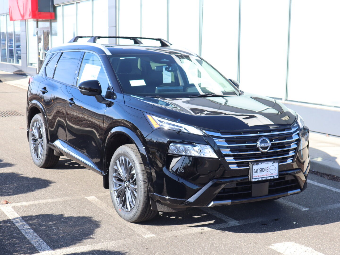 2025 Nissan Rogue Platinum photo 2