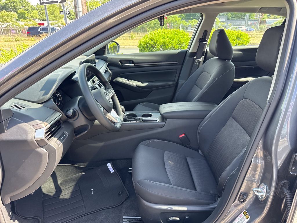 2025 Nissan Altima SV - Photo 18