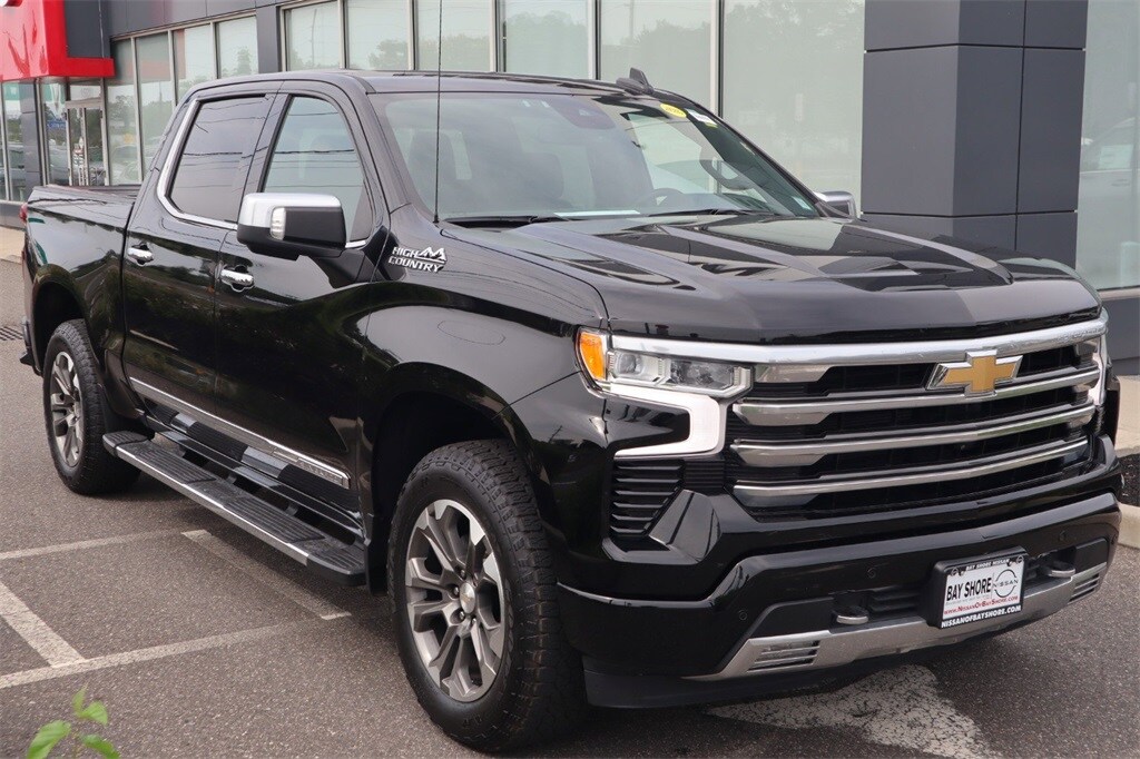 2023 Chevrolet Silverado 1500 High Country photo 3