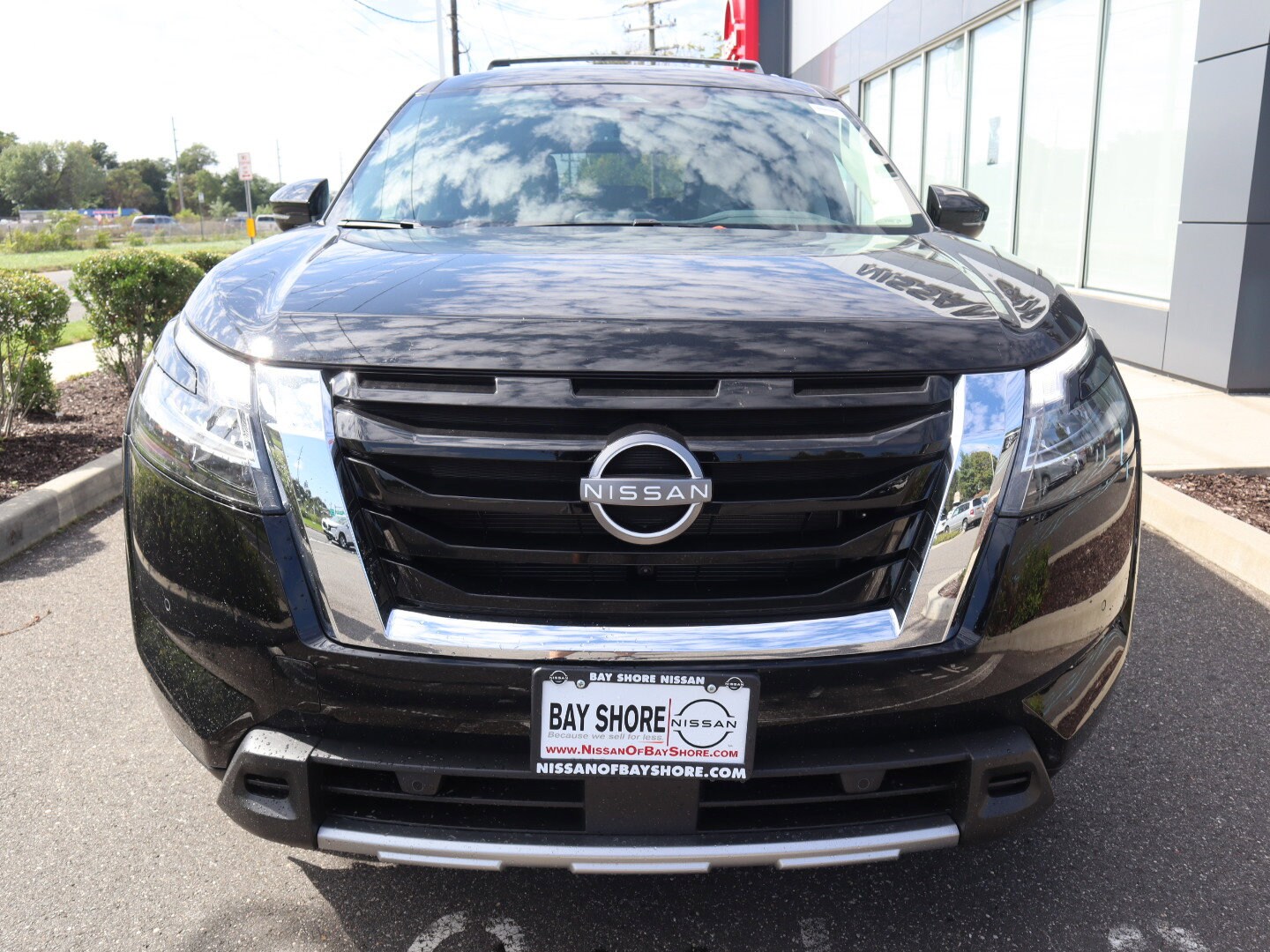 2025 Nissan Pathfinder SL photo 2