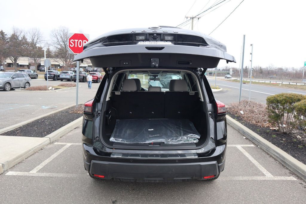 2025 Nissan Rogue SV - Photo 27
