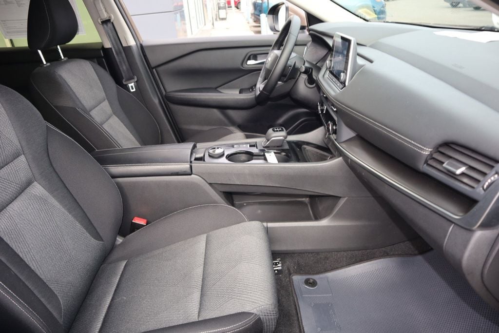 2025 Nissan Rogue SV - Photo 26