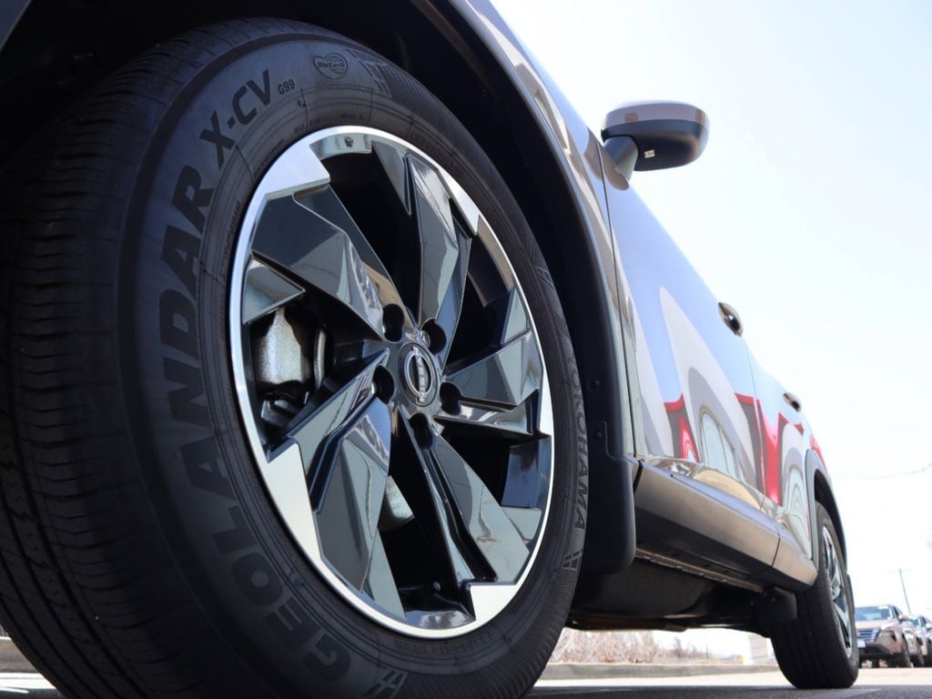 2025 Nissan Rogue SV - Photo 11