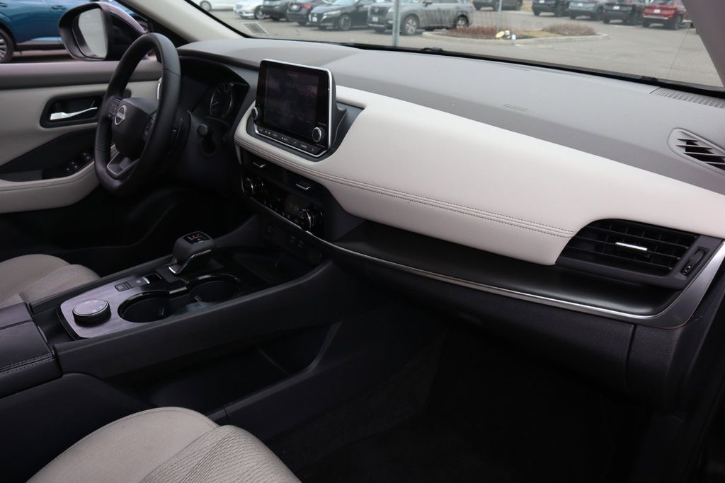 2025 Nissan Rogue SV - Photo 24