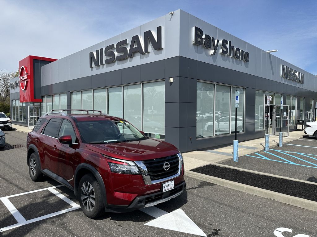 2024 Nissan Pathfinder SL 4WD's photo
