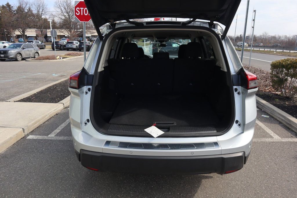 2025 Nissan Rogue SV - Photo 31