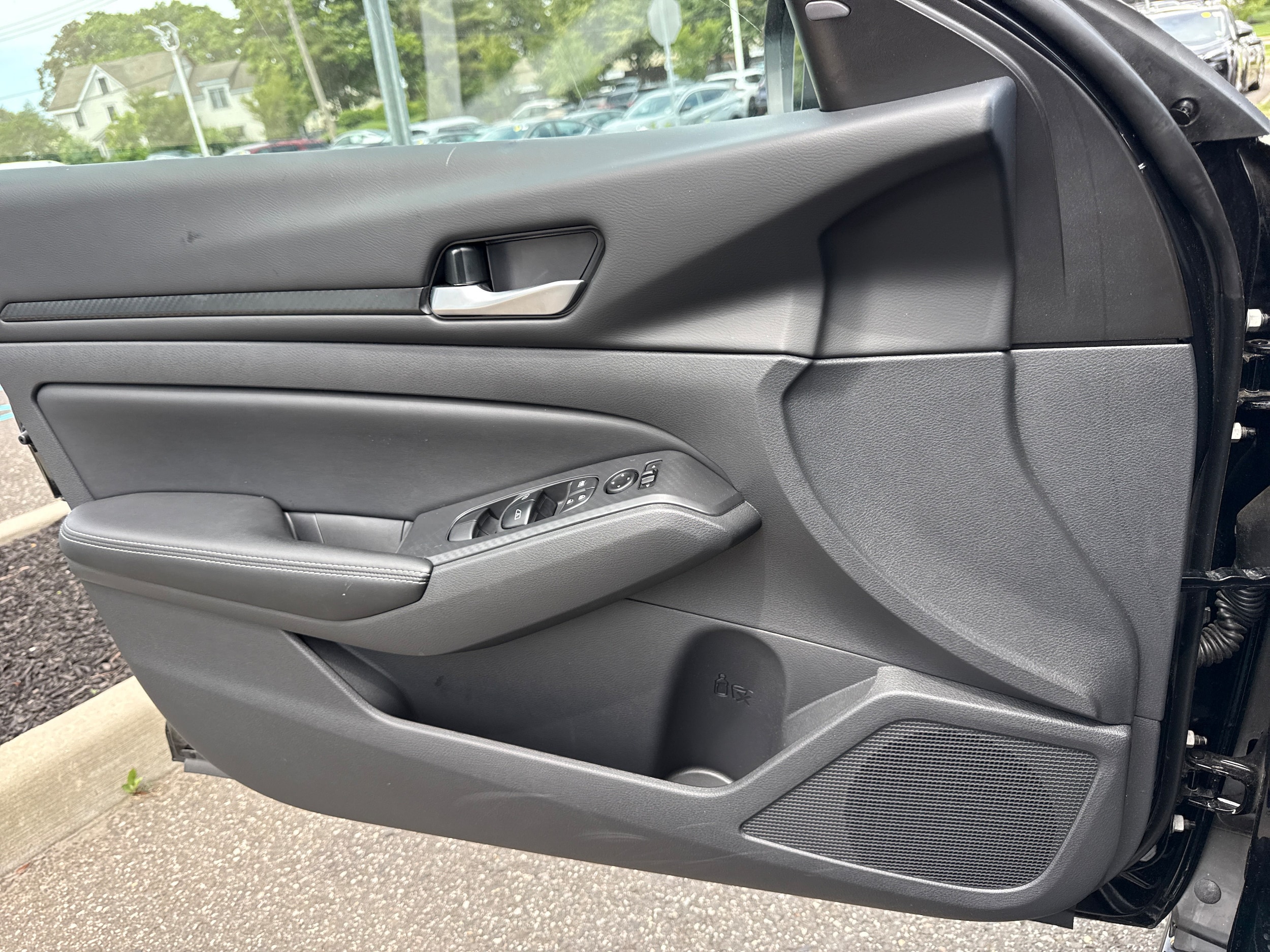 2025 Nissan Altima SV - Photo 26
