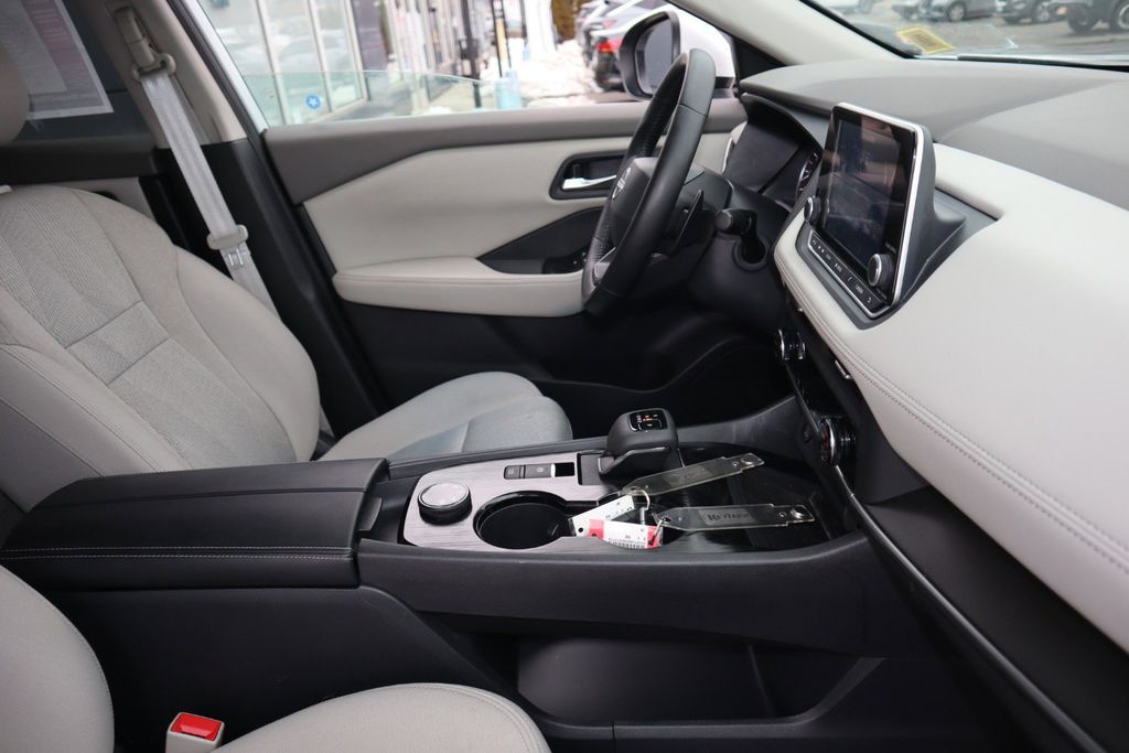 2025 Nissan Rogue SV - Photo 24