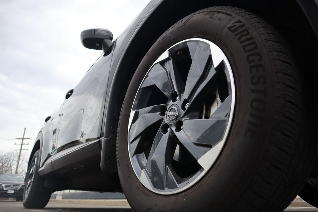 2025 Nissan Rogue SV - Photo 9