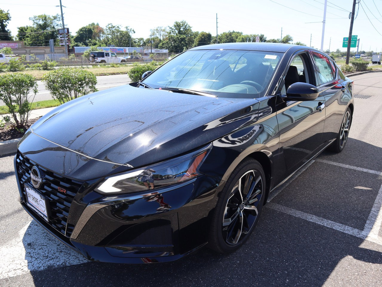 2025 Nissan Altima SR - Photo 7