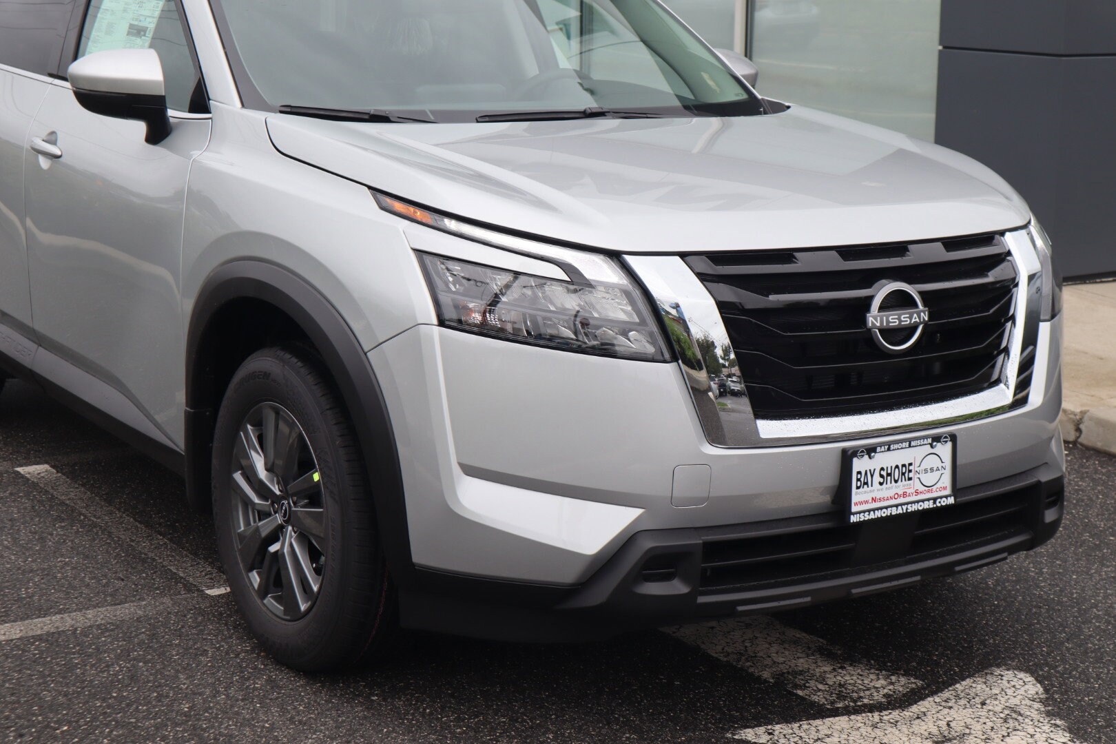 2025 Nissan Pathfinder SV photo 4