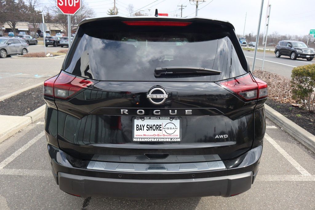 2025 Nissan Rogue SV - Photo 7