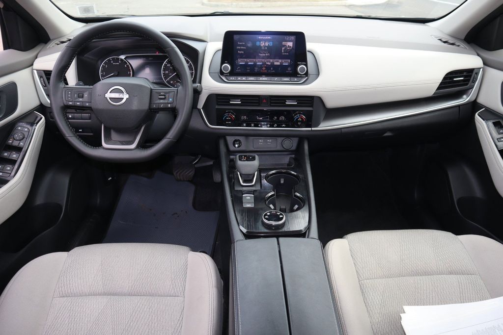 2025 Nissan Rogue SV - Photo 15