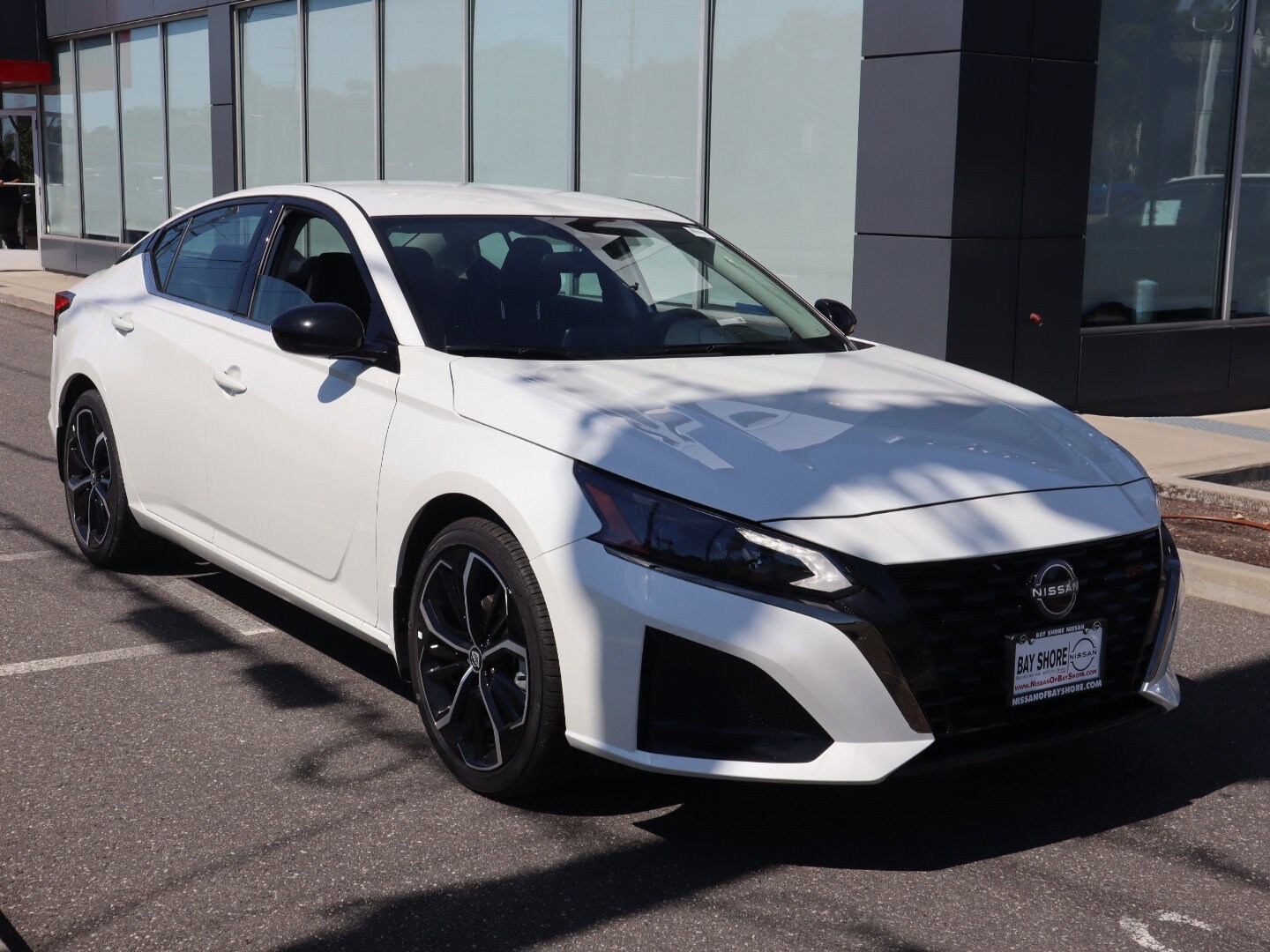 2025 Nissan Altima SR photo 2