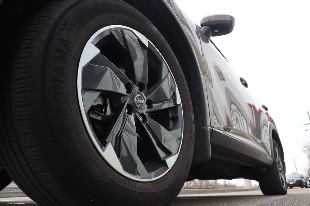 2025 Nissan Rogue SV - Photo 13