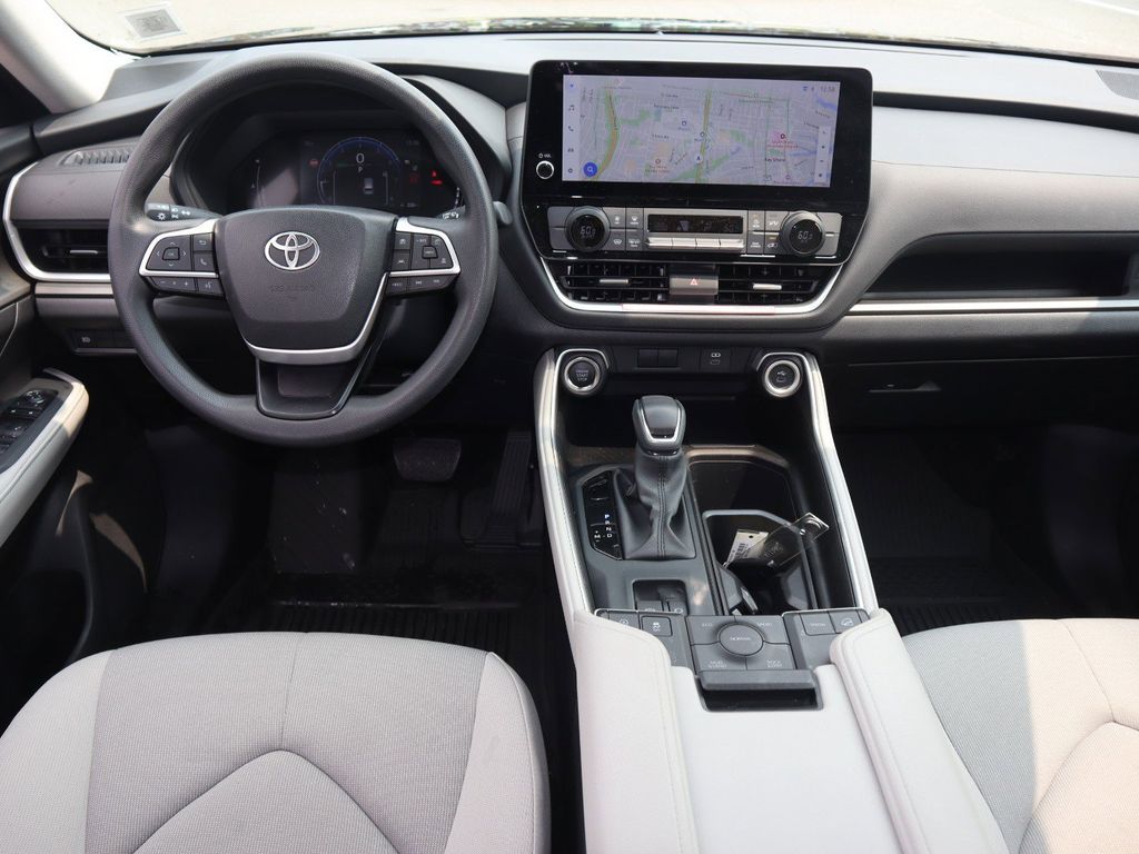 2025 Toyota Grand Highlander LE - Photo 14