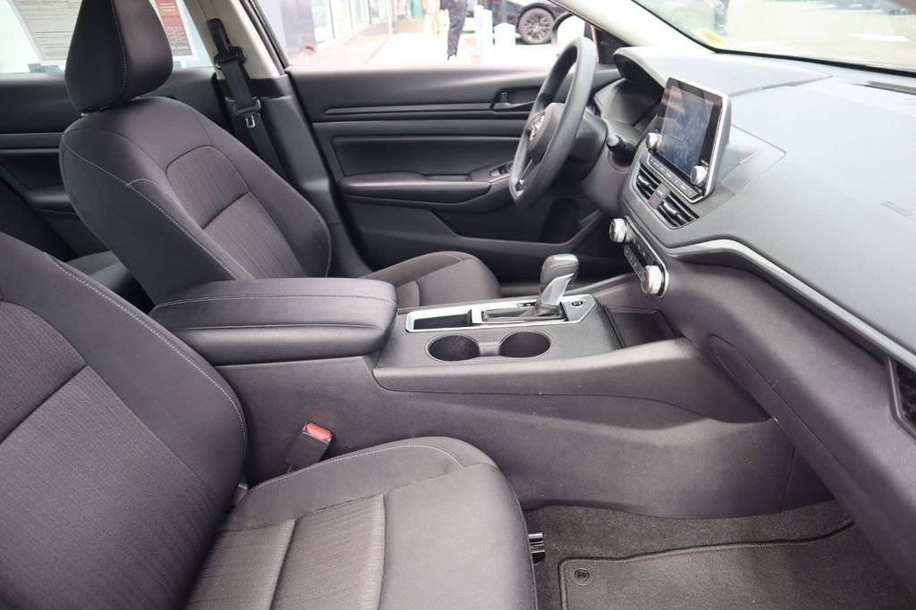 2025 Nissan Altima S - Photo 26