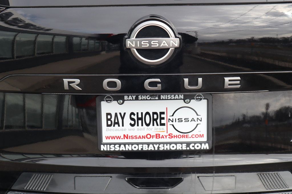 2025 Nissan Rogue SV - Photo 32