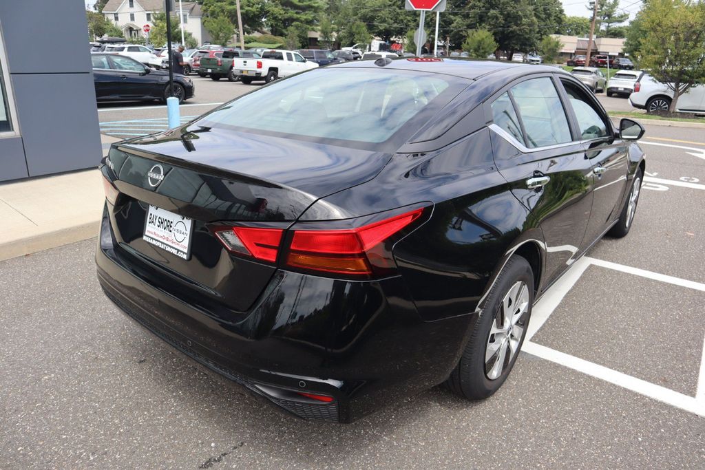 2025 Nissan Altima S - Photo 6