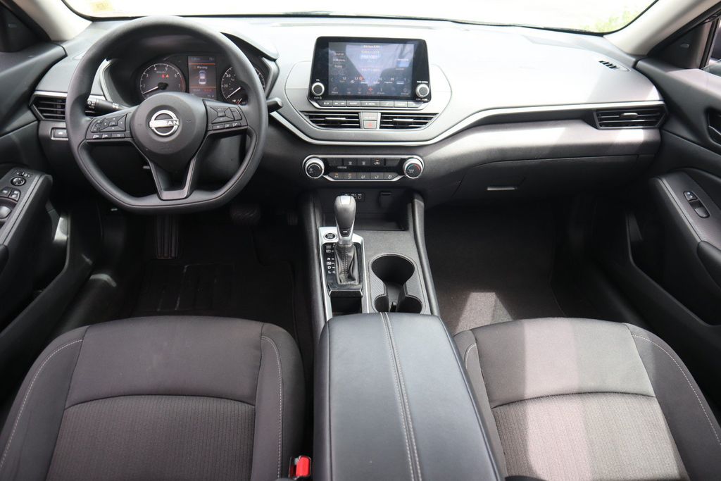 2025 Nissan Altima S - Photo 14