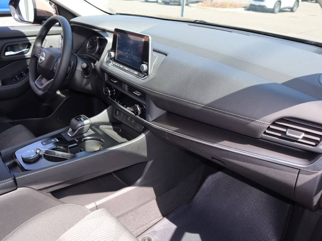 2025 Nissan Rogue SV - Photo 25