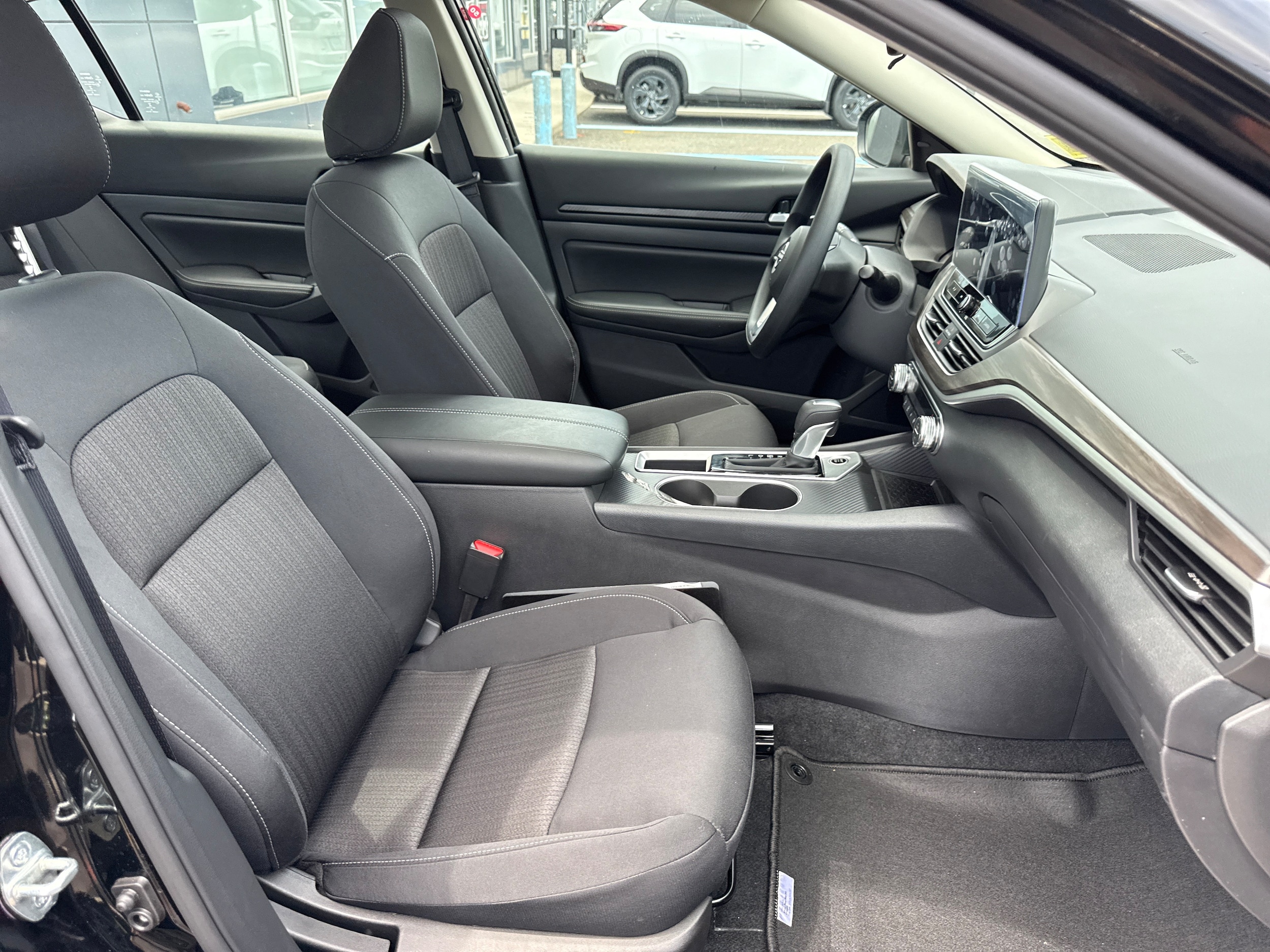 2025 Nissan Altima SV - Photo 29