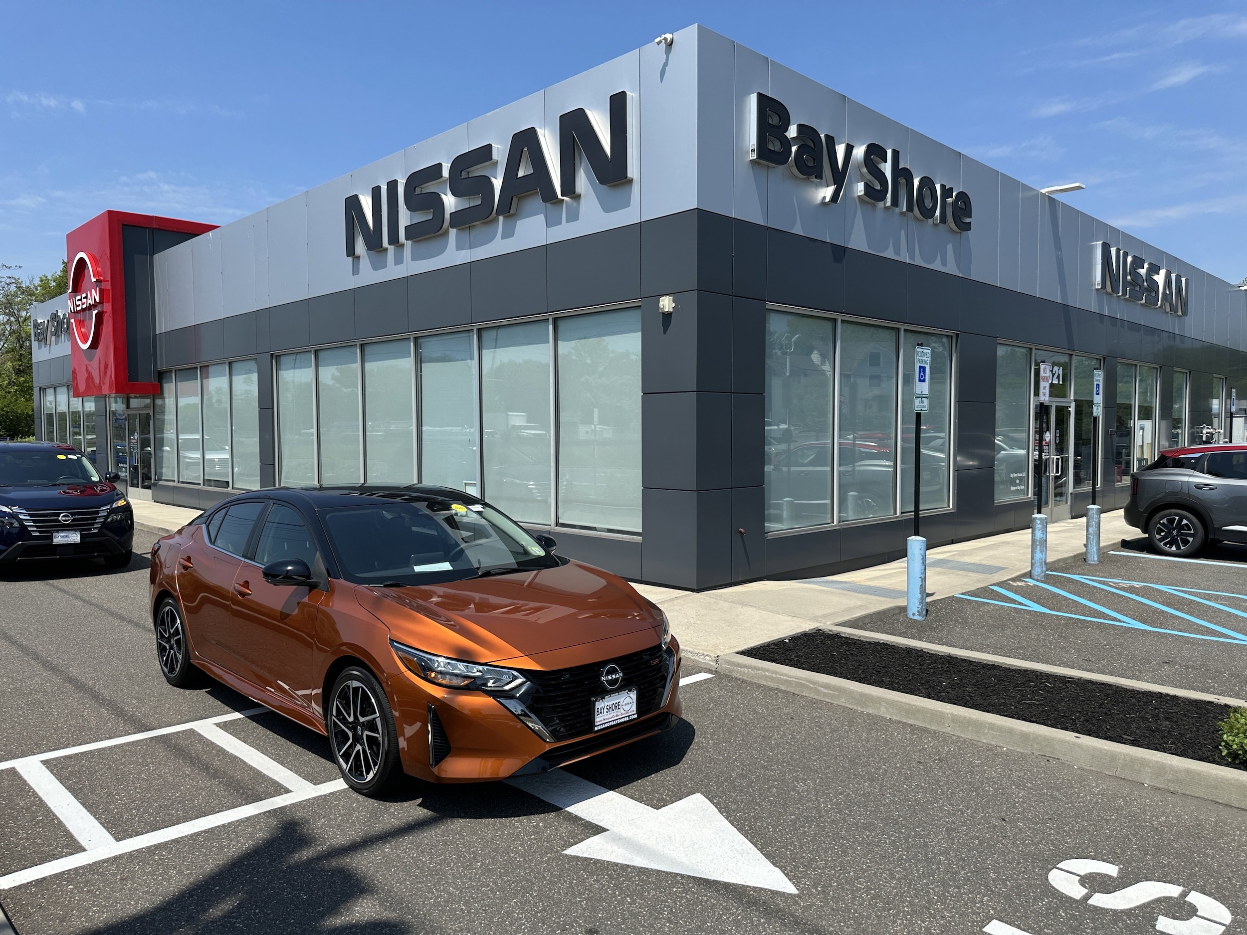 2025 Nissan Sentra SR CVT's photo