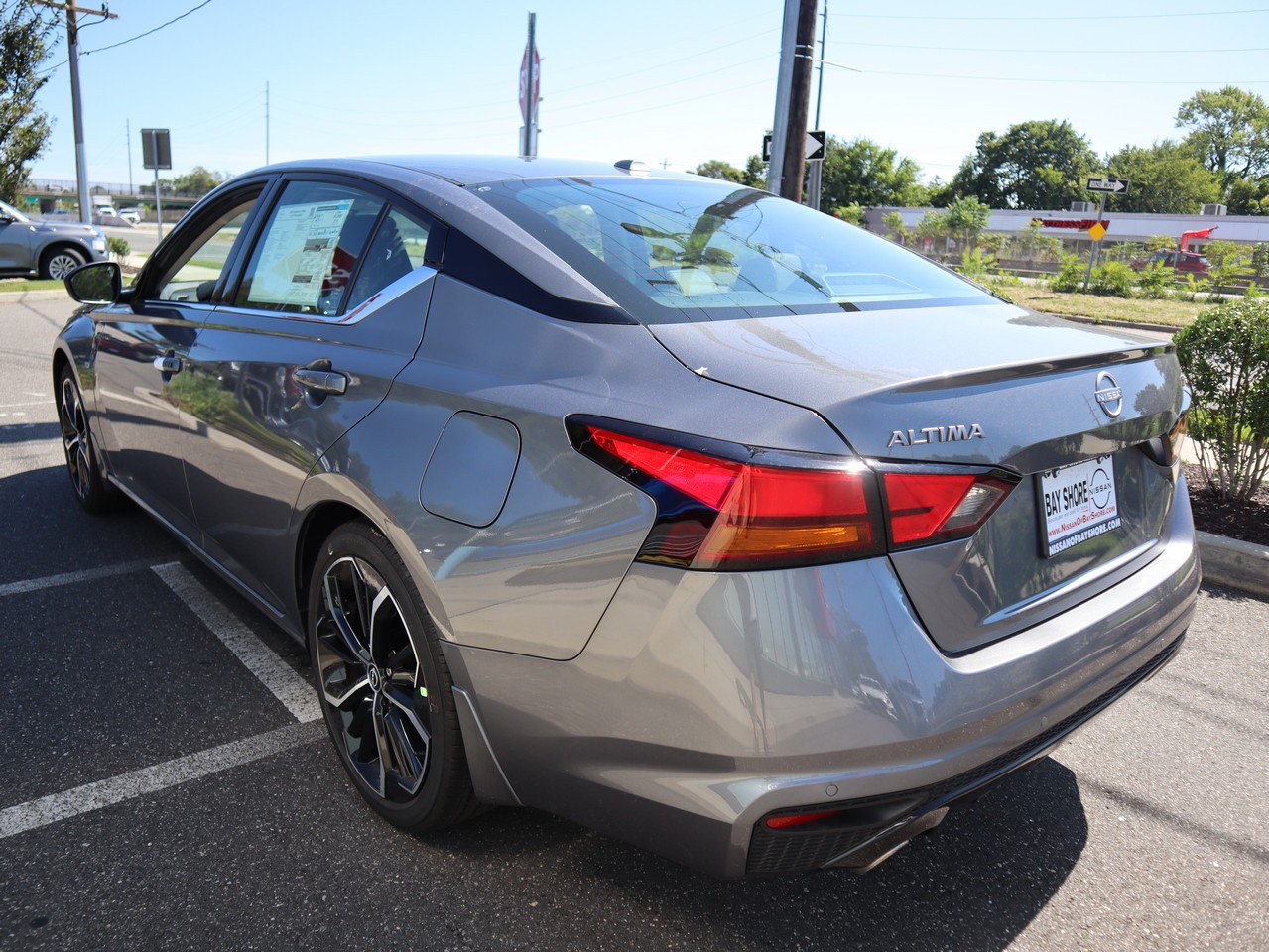 2025 Nissan Altima SR - Photo 6