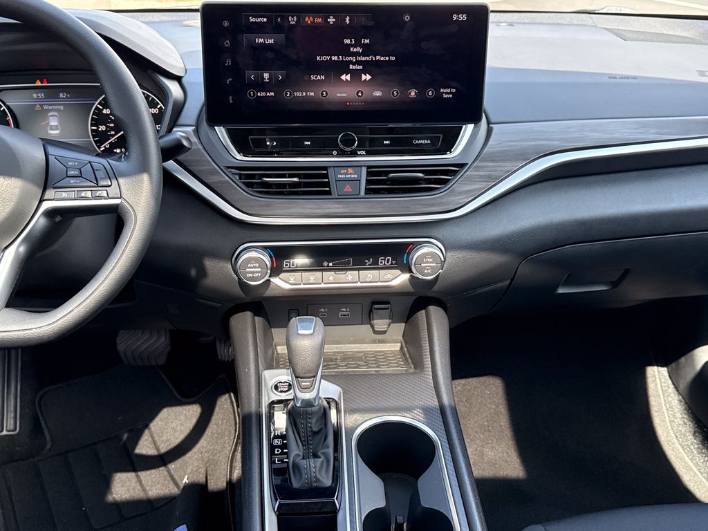 2025 Nissan Altima SV - Photo 14