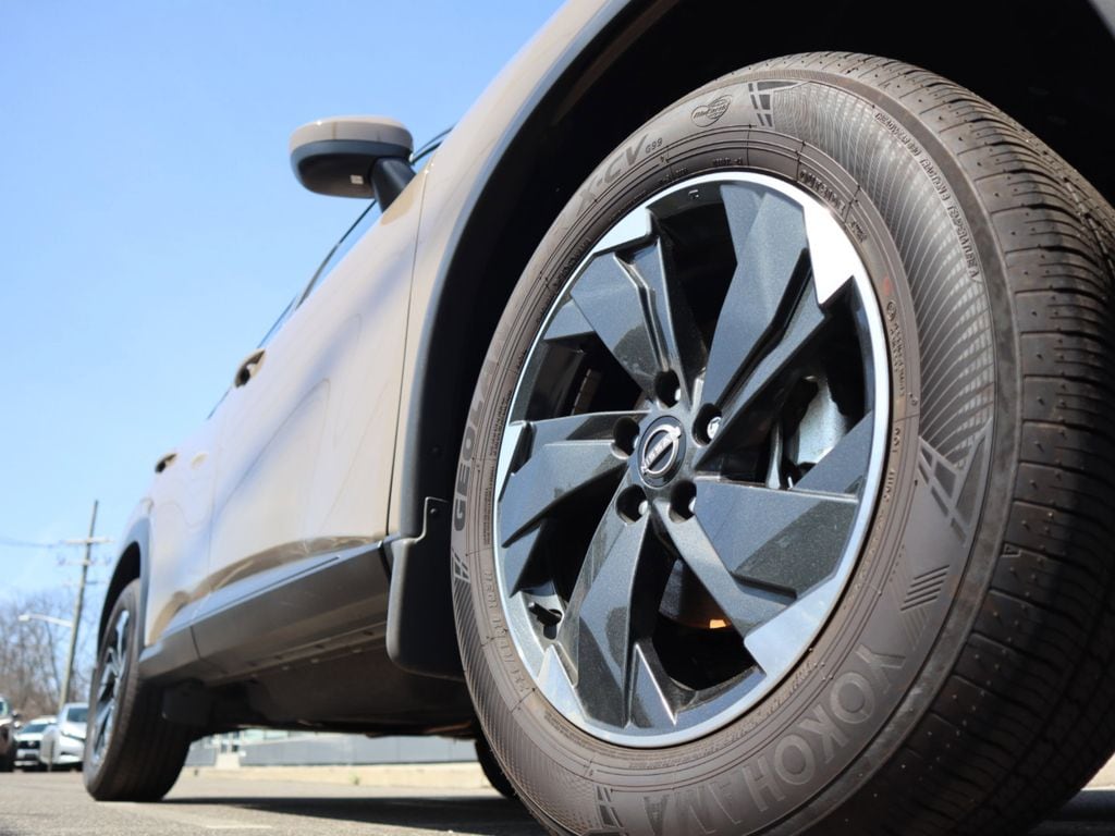 2025 Nissan Rogue SV - Photo 10