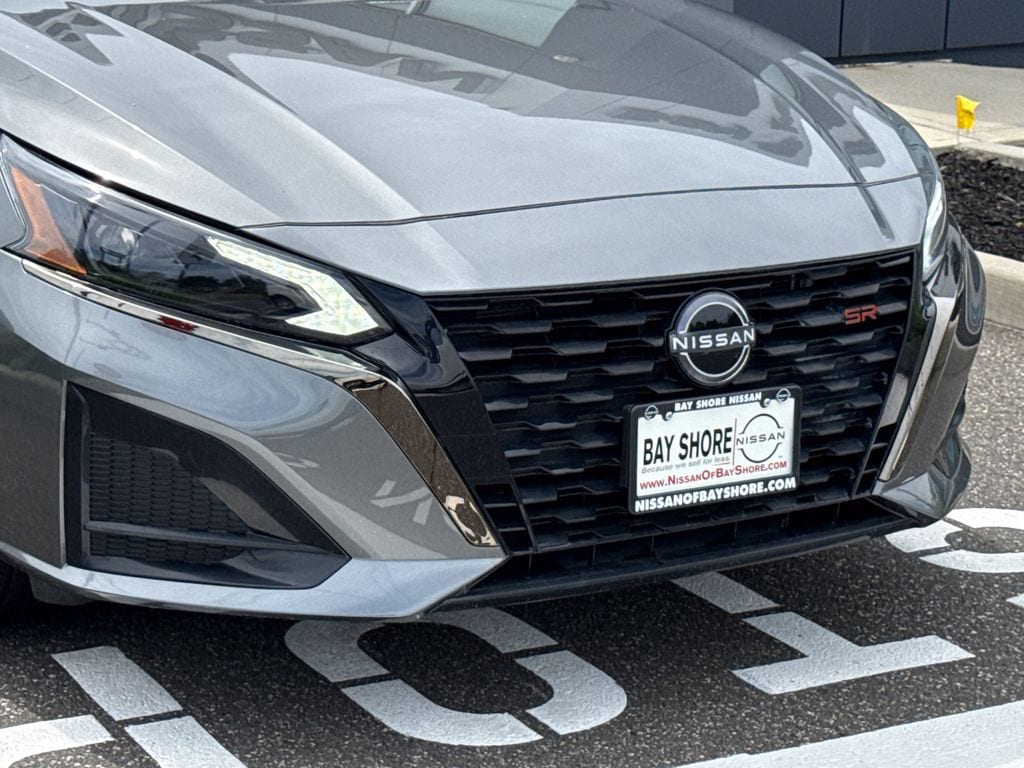 2025 Nissan Altima SR - Photo 8