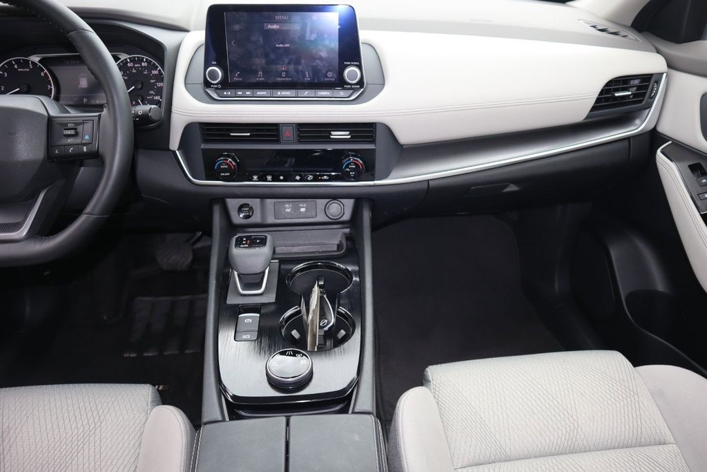 2025 Nissan Rogue SV - Photo 14