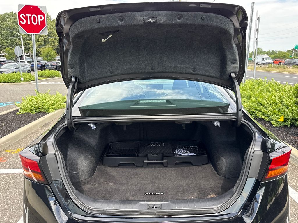 2025 Nissan Altima SV - Photo 32